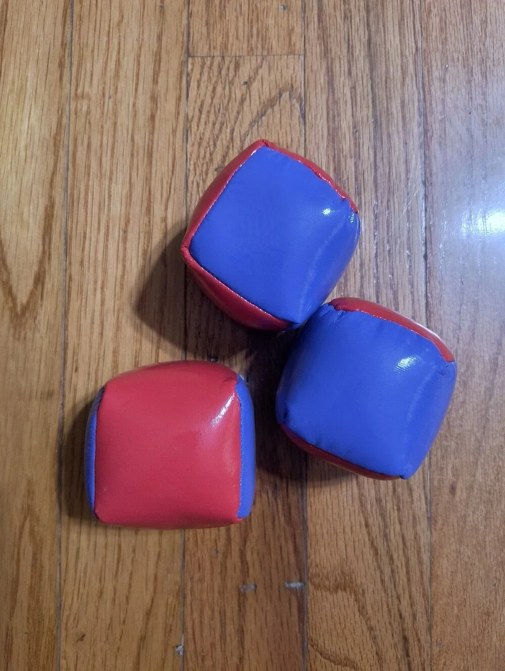 🔥BOGO Free🔥Set of 3 soft cube shaped juggling balls, 2x2